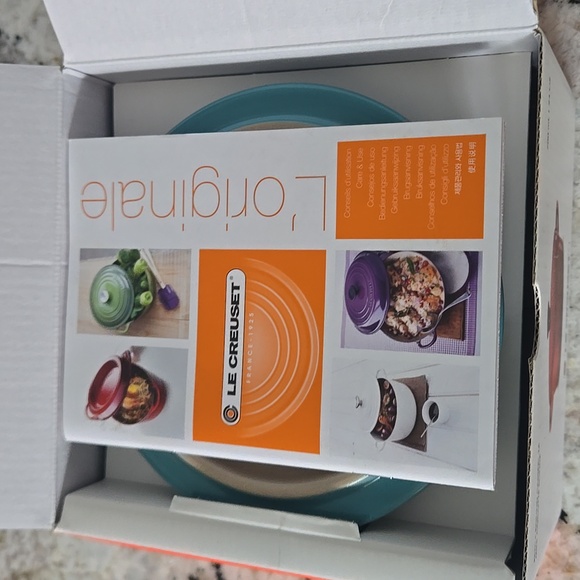 Le Creuset Stoneware Casserole Dish 24 Oz NWT - Picture 9 of 10